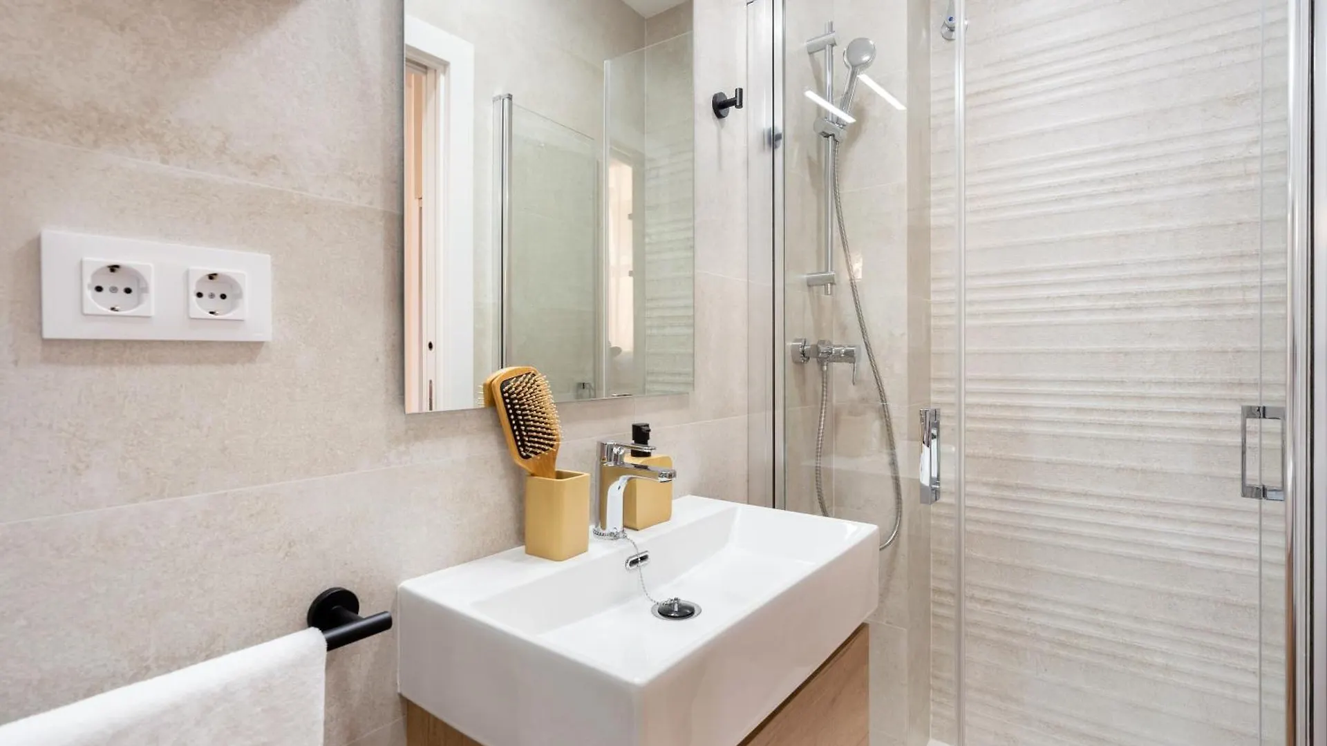 Lodging Apartments Almirall Beach 31 Barselona İspanya